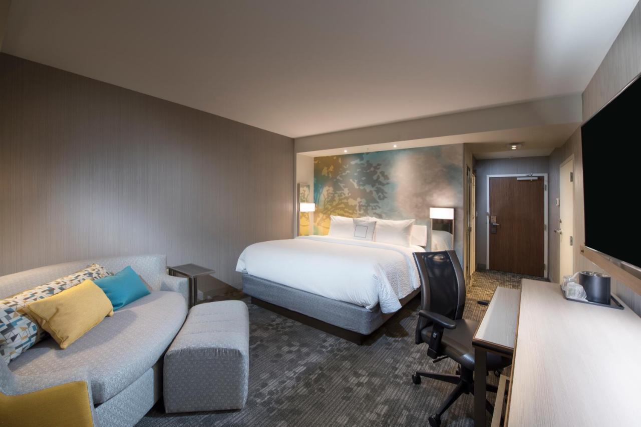 Courtyard By Marriott Atlanta Alpharetta/Avalon Area Hotel Exterior photo