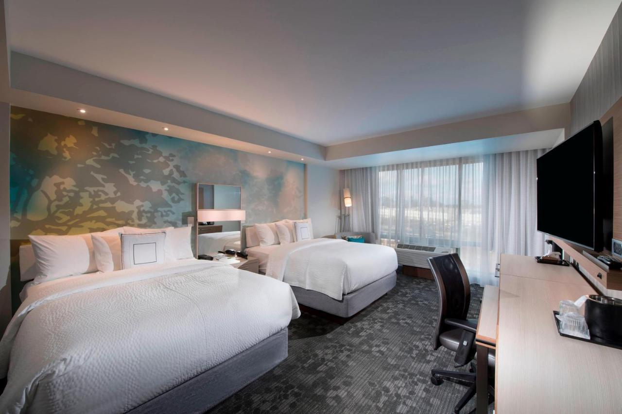 Courtyard By Marriott Atlanta Alpharetta/Avalon Area Hotel Exterior photo