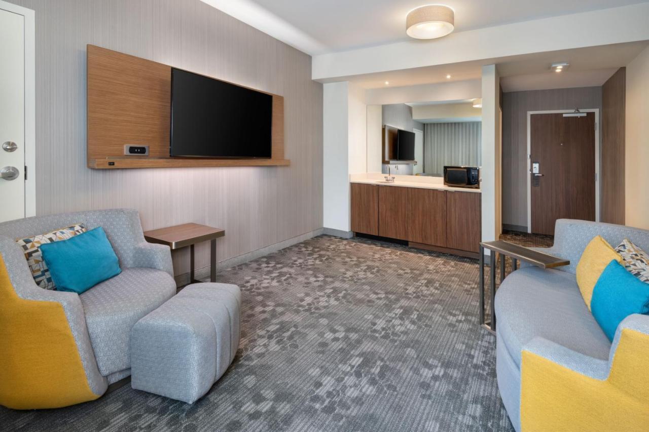 Courtyard By Marriott Atlanta Alpharetta/Avalon Area Hotel Exterior photo