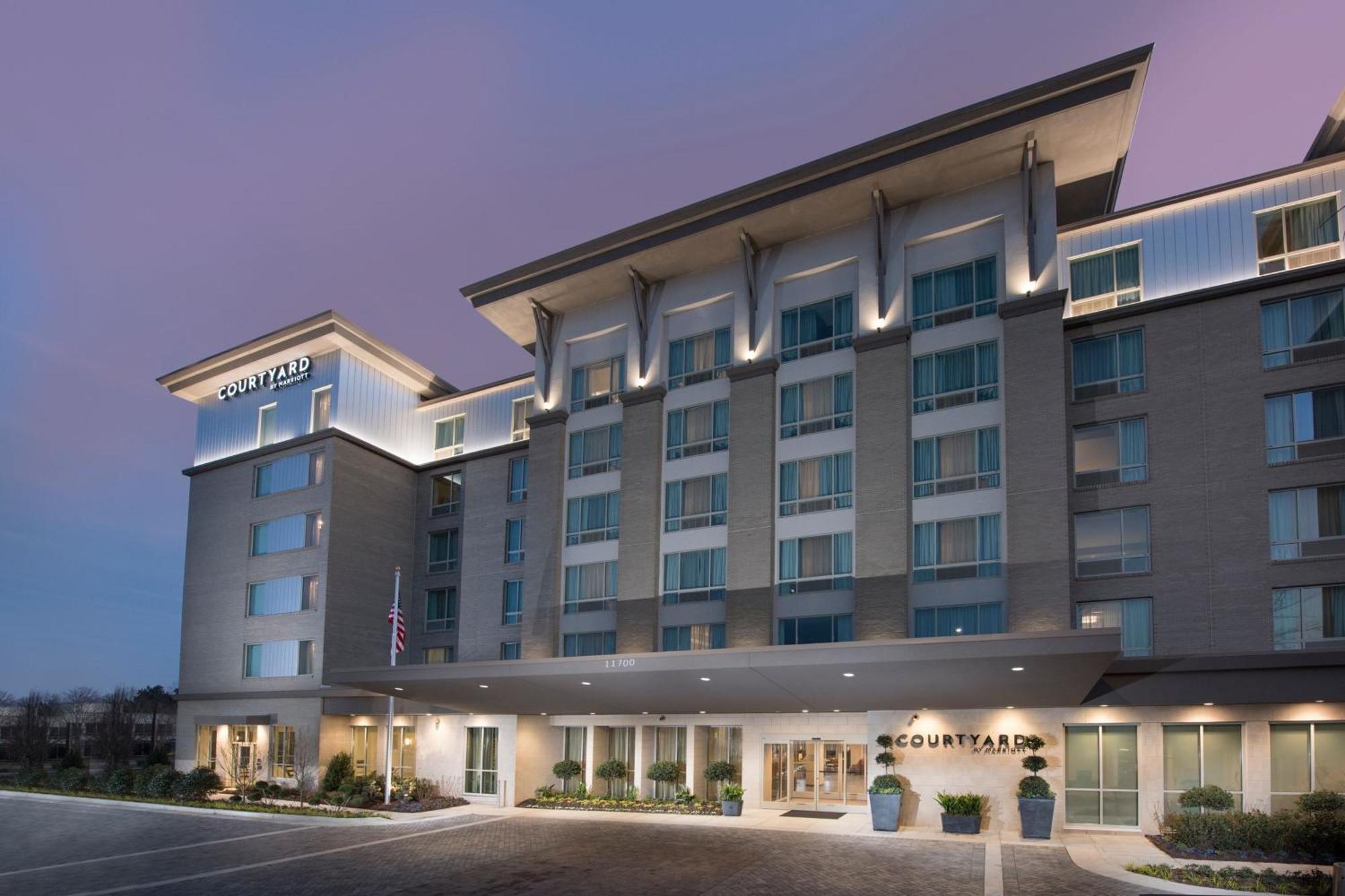 Courtyard By Marriott Atlanta Alpharetta/Avalon Area Hotel Exterior photo